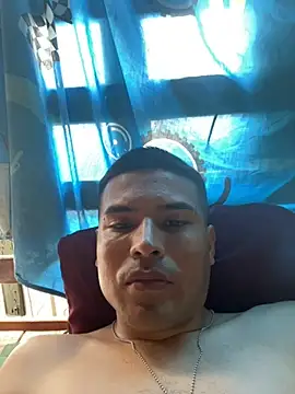 Snapshot of nico23_martin chatting on 10-29-25, 04:09 nico23 martin online show from 10-29-25, 04:09