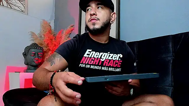 MarcusConnor online show from 11-12-25, 01:55