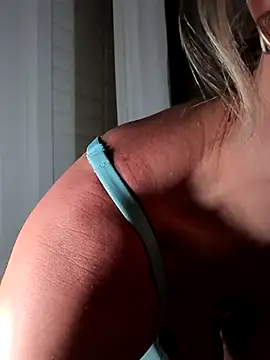 Elle Milfa online show from 05-19-26, 10:16