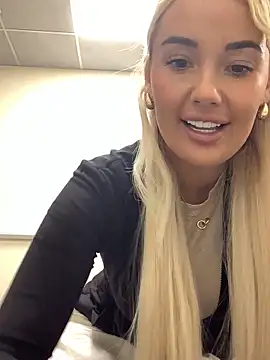 Snapshot of han1189x chatting on 10-29-25, 10:00 han1189x online show from 10-29-25, 10:00