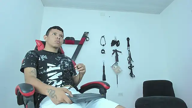 Steven19 LatinBoy online show from 11-06-25, 11:33