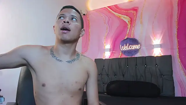 Steven19 LatinBoy online show from 11-22-25, 11:42