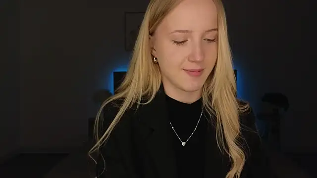 Snapshot of adele_armass chatting on 05-15-26, 09:00 adele armass online show from 05-15-26, 09:00
