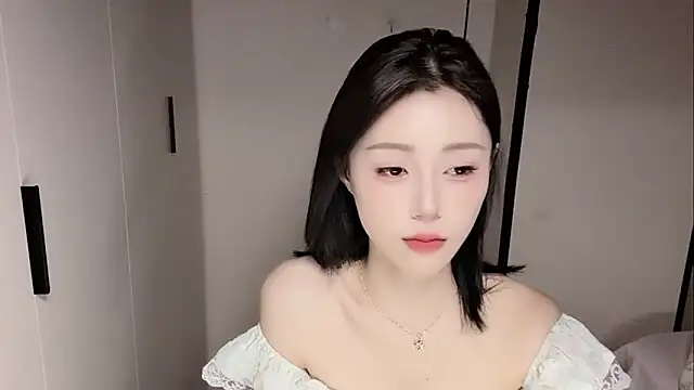 Snapshot of yuyu-33 chatting on 05-11-26, 04:04 yuyu-33 online show from 05-11-26, 04:04