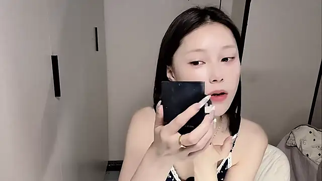 Snapshot of yuyu-33 chatting on 05-12-26, 06:32 yuyu-33 online show from 05-12-26, 06:32