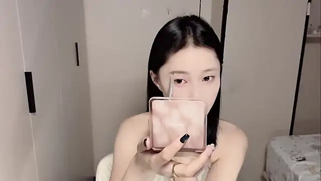 Snapshot of yuyu-33 chatting on 05-20-26, 01:34 yuyu-33 online show from 05-20-26, 01:34