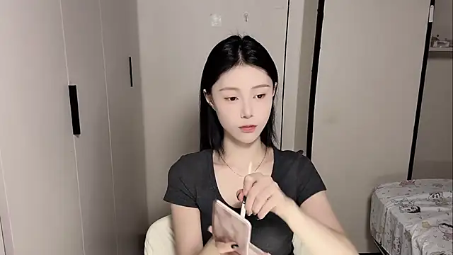 Snapshot of yuyu-33 chatting on 05-22-26, 02:12 yuyu-33 online show from 05-22-26, 02:12