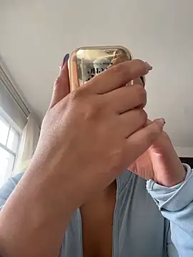 Elina Hills online show from 04-19-26, 06:07