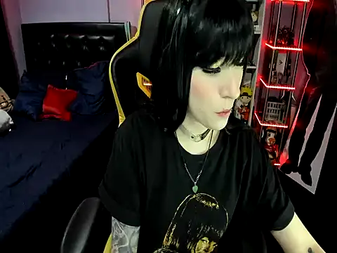 Snapshot of Yummy_dark chatting on 10-30-25, 06:04 Yummy dark online show from 10-30-25, 06:04