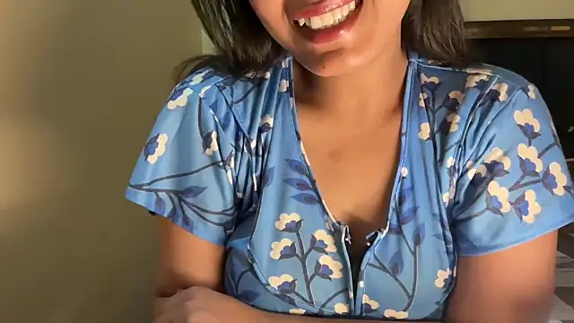 Snapshot of Shilpa_7 chatting on 06-08-26, 11:10 Shilpa 7 online show from 06-08-26, 11:10