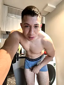 Snapshot of Alejandroelrey chatting on 10-31-25, 11:33 Alejandroelrey online show from 10-31-25, 11:33