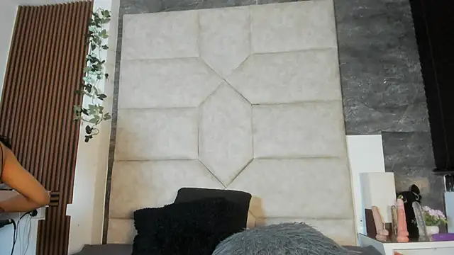 Liia Leens online show from 02-08-26, 04:27