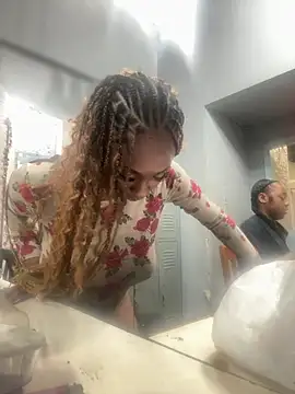 MadameMuse online show from 04-21-26, 01:42