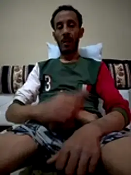 Snapshot of walide100000 chatting on 04-05-26, 09:45 walide100000 online show from 04-05-26, 09:45