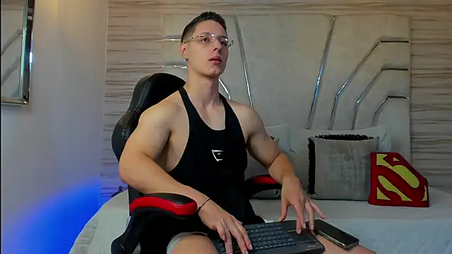 MAXTHOMSON online show from 11-28-25, 03:42