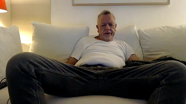 Dennislover007 online show from 11-22-25, 04:50