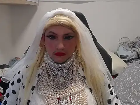 Snapshot of VanesaCrossic chatting on 05-15-26, 10:00 VanesaCrossic online show from 05-15-26, 10:00