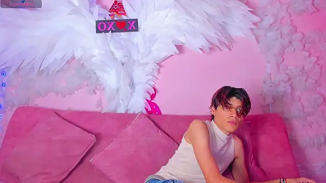 Leo Glow online show from 01-15-26, 01:48