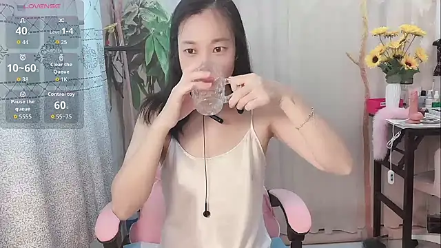 Snapshot of Lingling-Baby520 chatting on 07-14-26, 01:52 Lingling-Baby520 online show from 07-14-26, 01:52