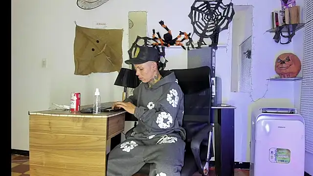 Snapshot of xxxTerrysxxx chatting on 10-31-25, 06:47 xxxTerrysxxx online show from 10-31-25, 06:47