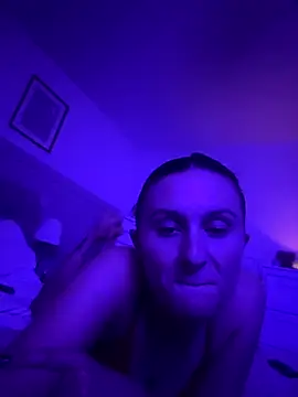 Snapshot of EmLovesxx chatting on 11-11-25, 10:54 EmLovesxx online show from 11-11-25, 10:54