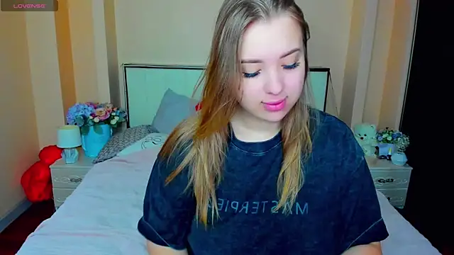 Snapshot of AlexissMmm chatting on 11-08-25, 08:03 AlexissMmm online show from 11-08-25, 08:03