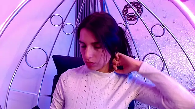 Mia Velasquezz online show from 11-18-25, 02:43