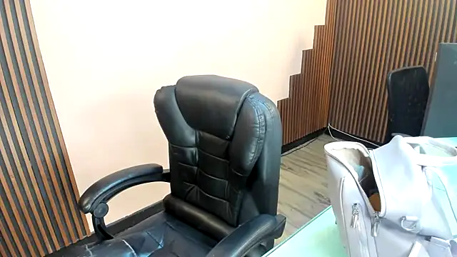 desk desire online show from 12-16-25, 11:15