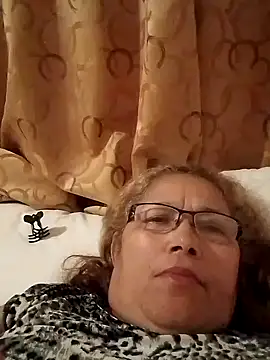 Snapshot of Cessi50 chatting on 11-13-25, 02:43 Cessi50 online show from 11-13-25, 02:43