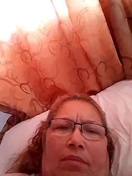 Snapshot of Cessi50 chatting on 11-17-25, 11:38 Cessi50 online show from 11-17-25, 11:38