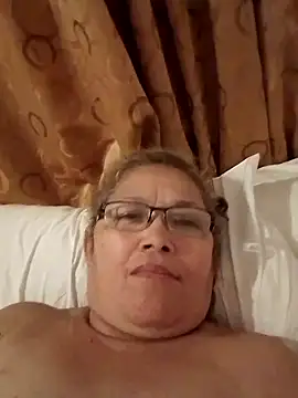 Snapshot of Cessi50 chatting on 11-18-25, 02:17 Cessi50 online show from 11-18-25, 02:17