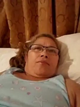 Snapshot of Cessi50 chatting on 11-28-25, 02:25 Cessi50 online show from 11-28-25, 02:25