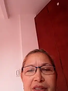 Snapshot of Cessi50 chatting on 11-28-25, 02:42 Cessi50 online show from 11-28-25, 02:42