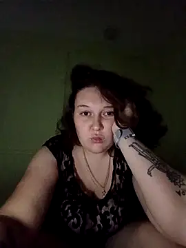 Snapshot of Rosytta chatting on 10-31-25, 11:17 Rosytta online show from 10-31-25, 11:17