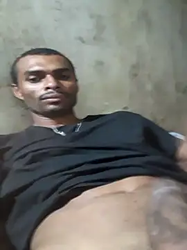 Snapshot of m-a-g-n-a-t-a chatting on 05-11-26, 11:57 m-a-g-n-a-t-a online show from 05-11-26, 11:57