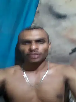 Snapshot of m-a-g-n-a-t-a chatting on 05-19-26, 07:04 m-a-g-n-a-t-a online show from 05-19-26, 07:04