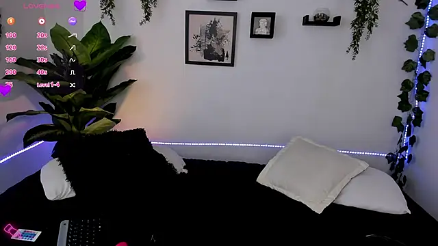 Evelyn R  online show from 12-19-25, 03:30