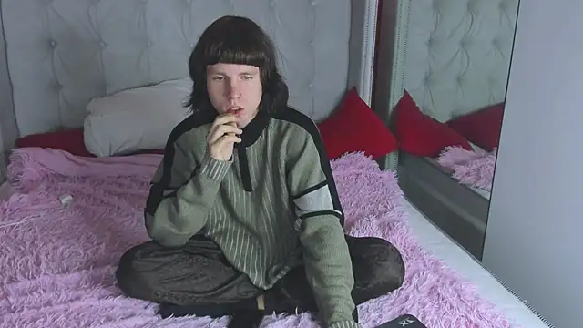 CutieKai  online show from 11-04-25, 10:42