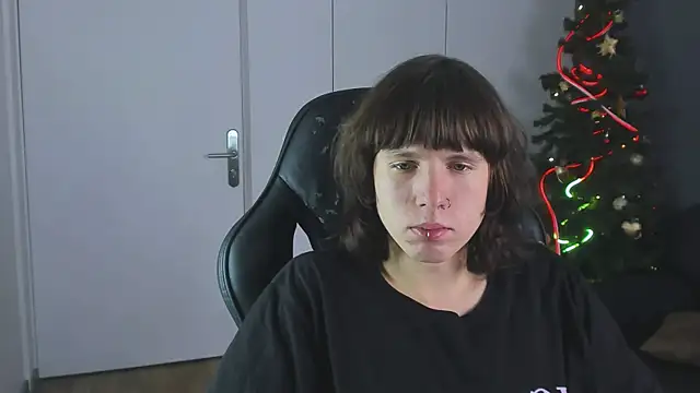 CutieKai  online show from 12-21-25, 10:06