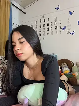 Snapshot of Milleradhara24 chatting on 06-18-26, 09:14 Milleradhara24 online show from 06-18-26, 09:14