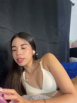 Snapshot of Milleradhara24 chatting on 07-16-26, 02:50 Milleradhara24 online show from 07-16-26, 02:50