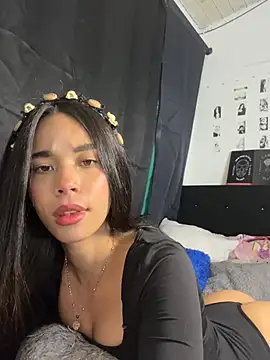 Snapshot of Milleradhara24 chatting on 07-21-26, 02:25 Milleradhara24 online show from 07-21-26, 02:25