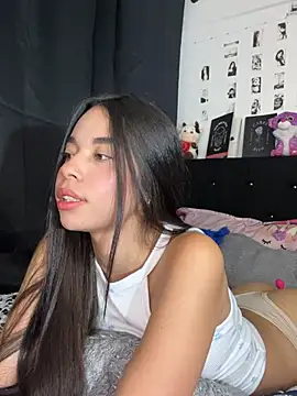 Snapshot of Milleradhara24 chatting on 07-26-26, 04:20 Milleradhara24 online show from 07-26-26, 04:20