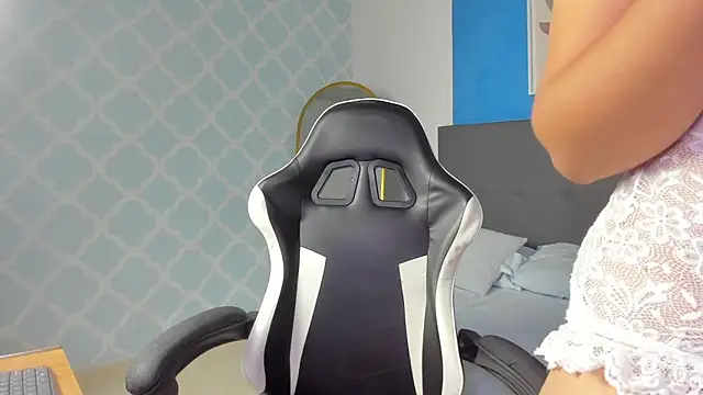 Snapshot of shanel_smithh chatting on 11-08-25, 12:05 shanel smithh online show from 11-08-25, 12:05