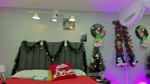 maddy  moon online show from 12-20-25, 04:30