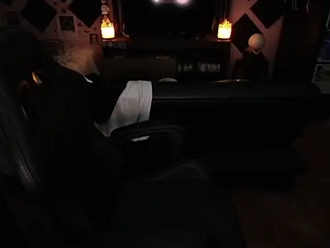 Snapshot of AtlasRise chatting on 11-03-25, 01:08 AtlasRise online show from 11-03-25, 01:08