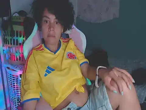 Snapshot of shayna_cute chatting on 07-08-26, 01:43 shayna cute online show from 07-08-26, 01:43