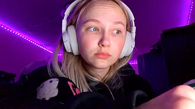 KarinRobertson online show from 12-03-25, 04:16