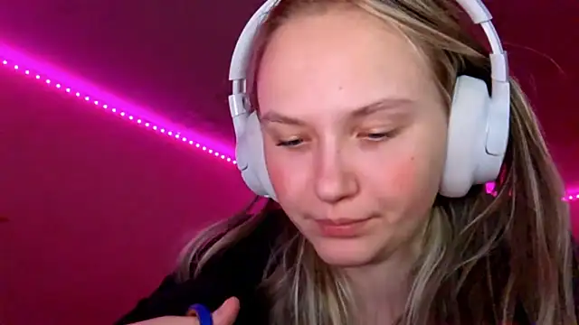 KarinRobertson online show from 12-20-25, 05:20