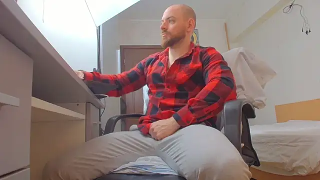 Ryanstone  online show from 04-03-26, 05:27